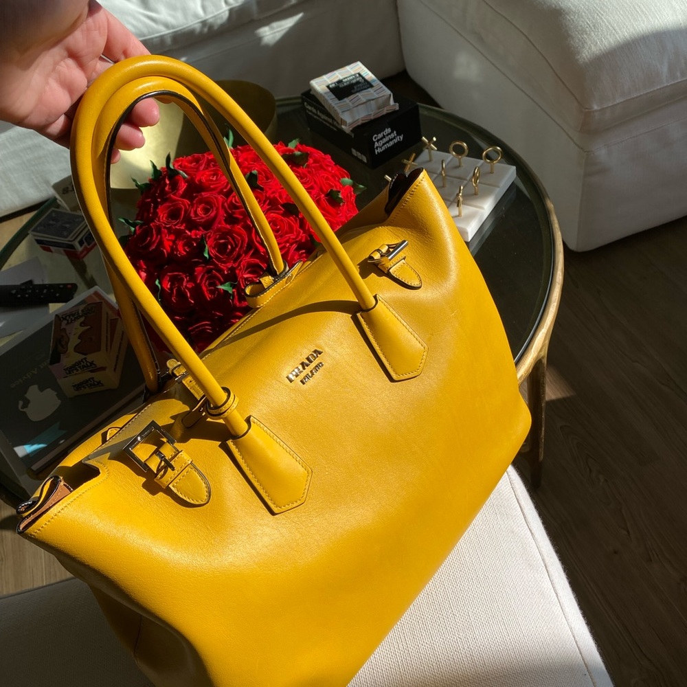 Prada travel bag. Perfect condition. Yellow - Picture 6 of 10